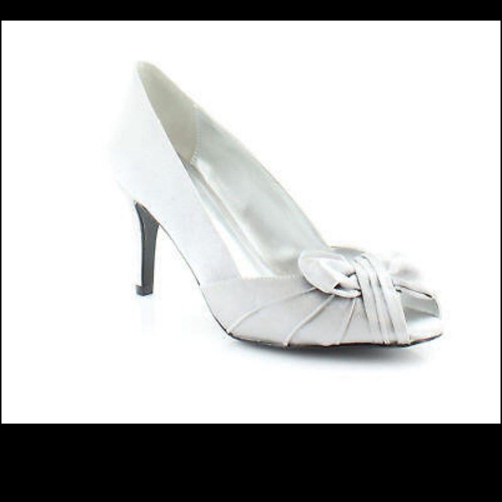 Nina Women’s Forbes Royal Silver Satin Pump